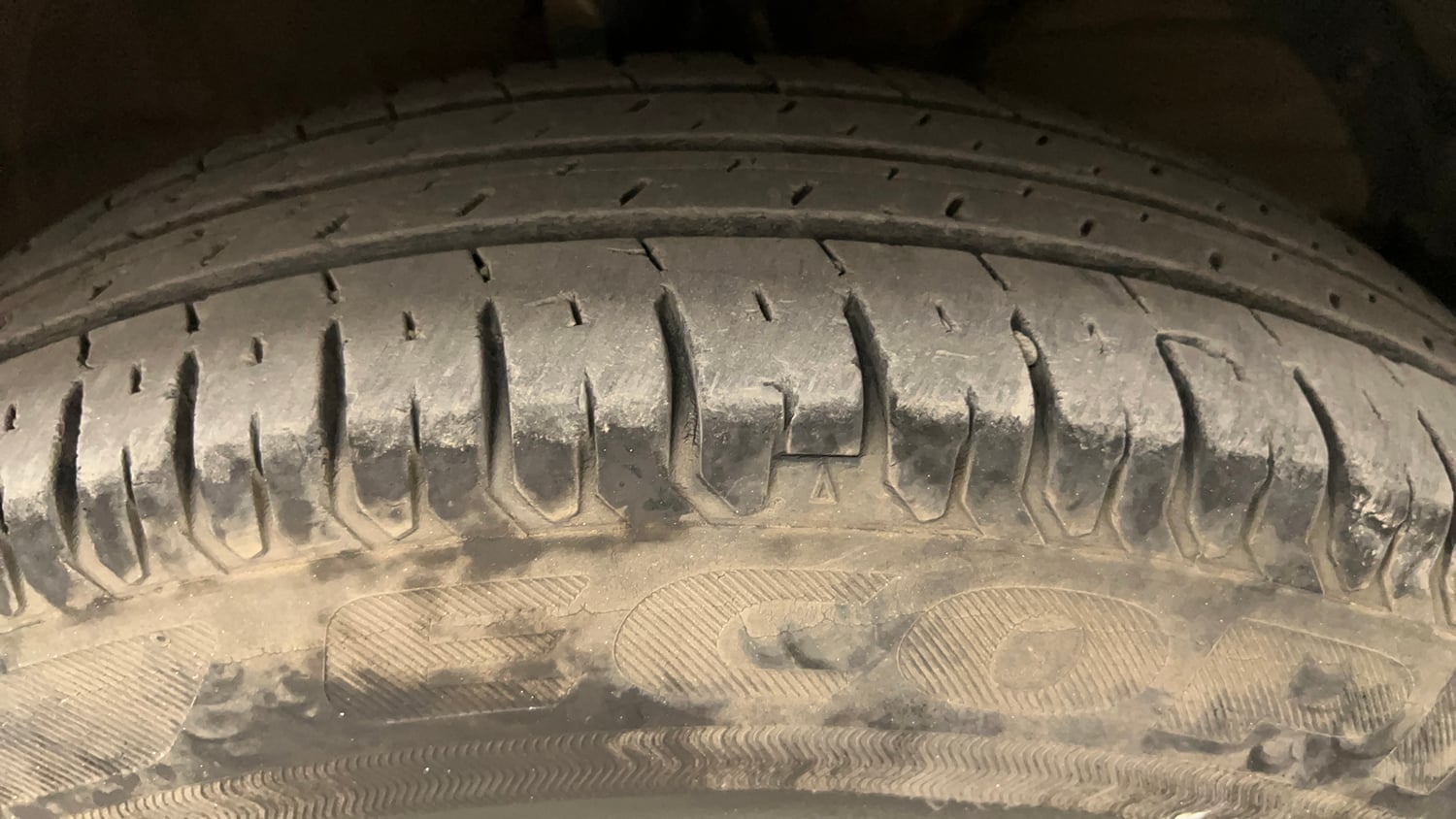 Used 2020 Maruti Suzuki Swift VXi AMT Petrol Automatic tyres RIGHT FRONT TYRE TREAD VIEW