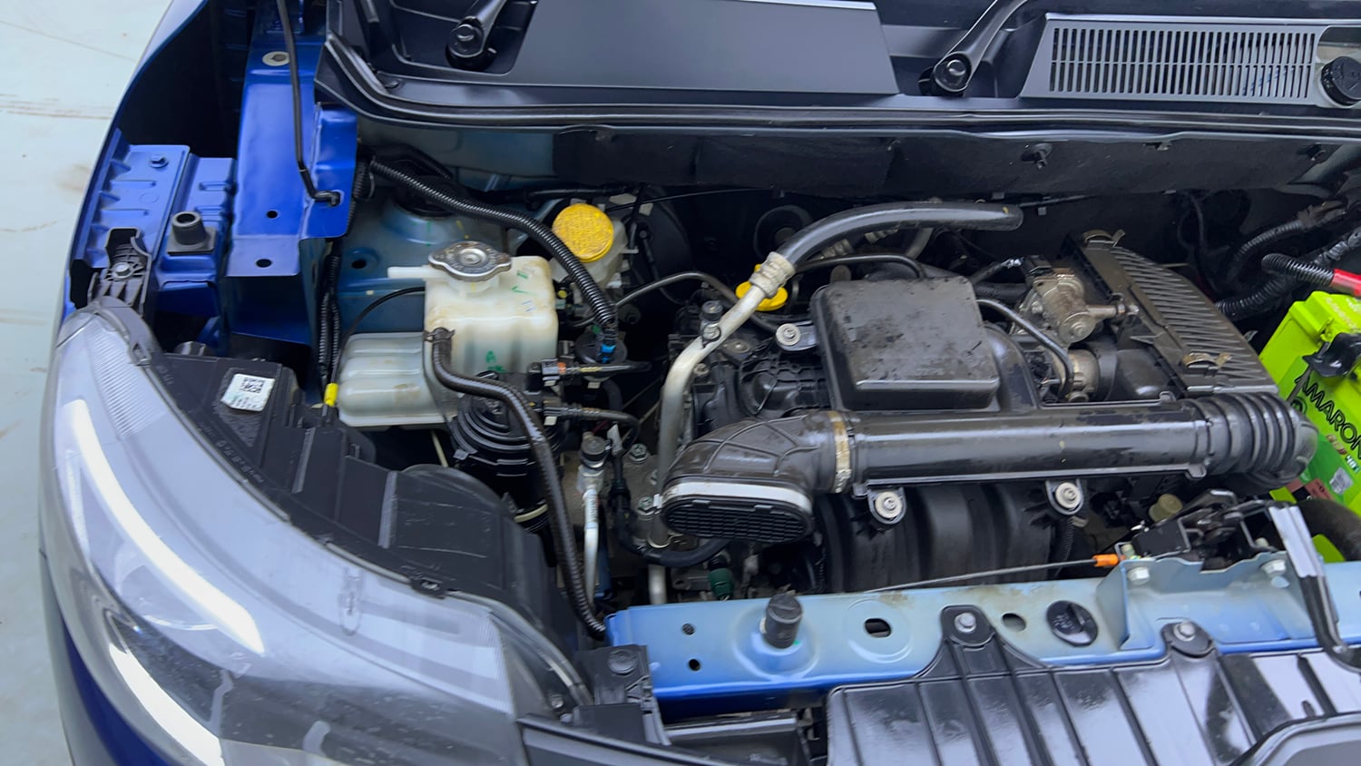 Used 2023 Renault Triber RXZ EASY-R AMT Petrol Automatic engine ENGINE RIGHT SIDE VIEW