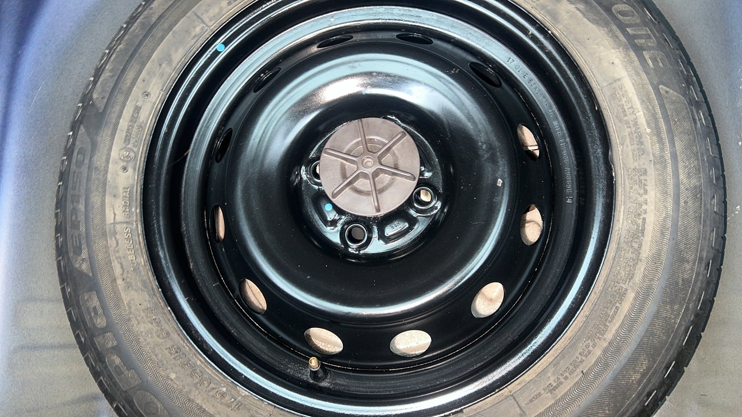 Used 2017 Maruti Suzuki Ignis Alpha 1.2 MT Petrol Manual tyres SPARE TYRE VIEW