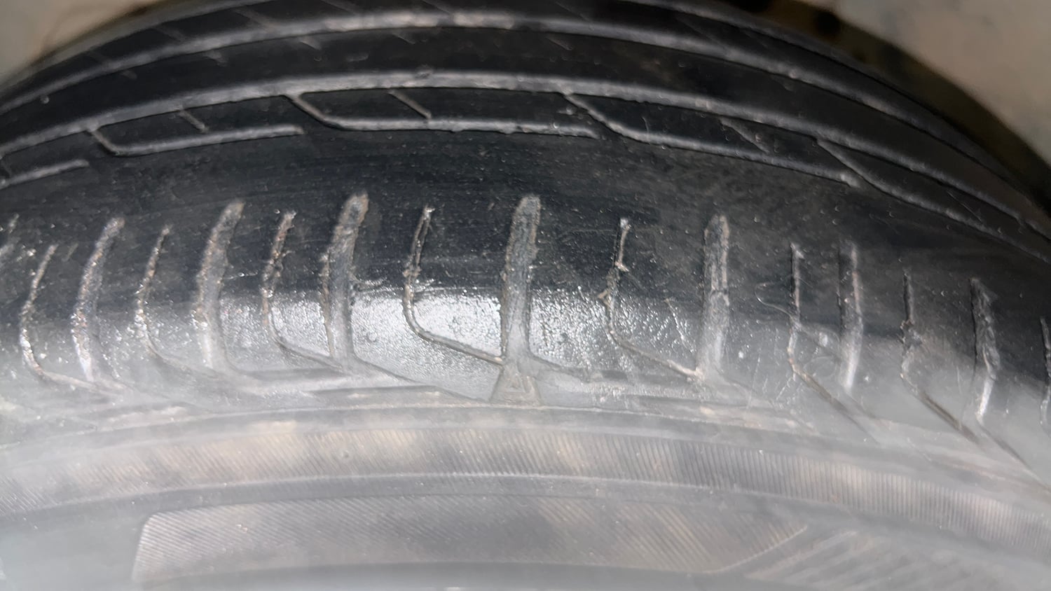 Used 2020 Tata Nexon XZA Plus (O) Dual Tone Petrol Automatic tyres LEFT FRONT TYRE TREAD VIEW