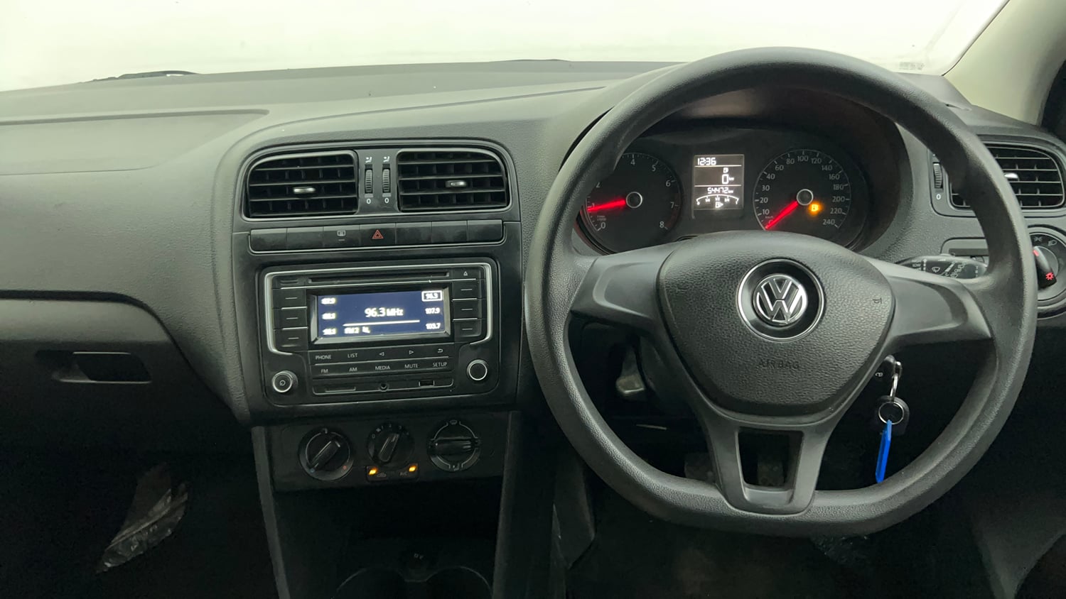 Used 2016 Volkswagen Polo Comfortline 1.2L (P) Petrol Manual interior STEERING VIEW