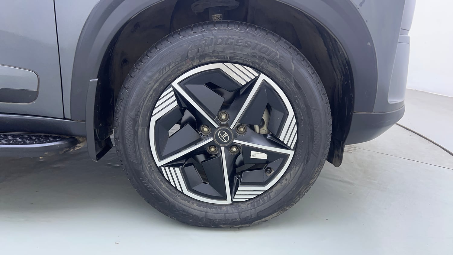 Used 2024 Tata Nexon Fearless Plus 1.2 Revotron Petrol 7DCA DT Petrol Automatic tyres RIGHT FRONT TYRE RIM VIEW