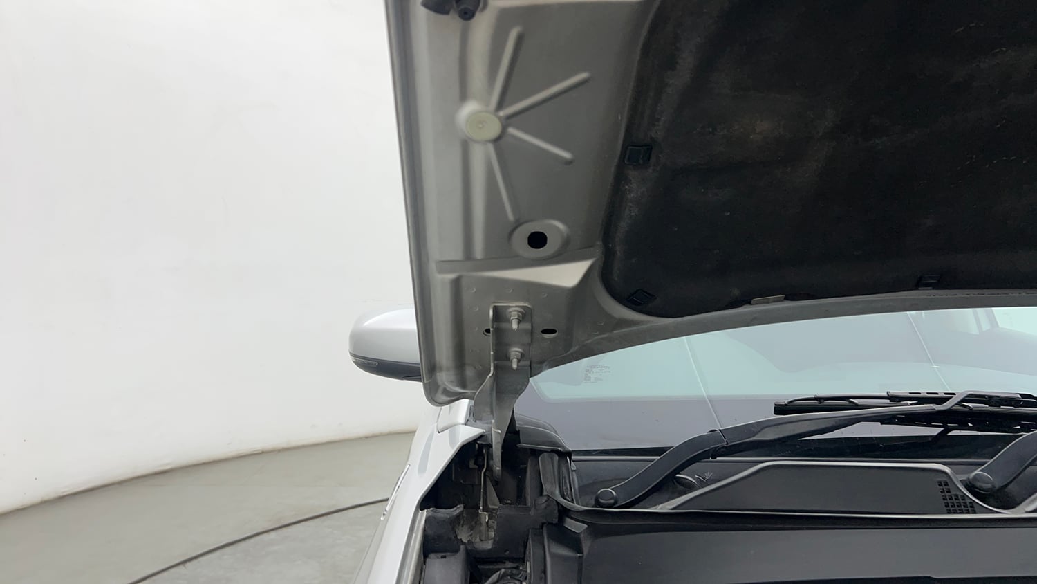 Used 2020 Jeep Compass Sport Plus 1.4 Petrol Petrol Manual engine ENGINE RIGHT SIDE HINGE & APRON VIEW