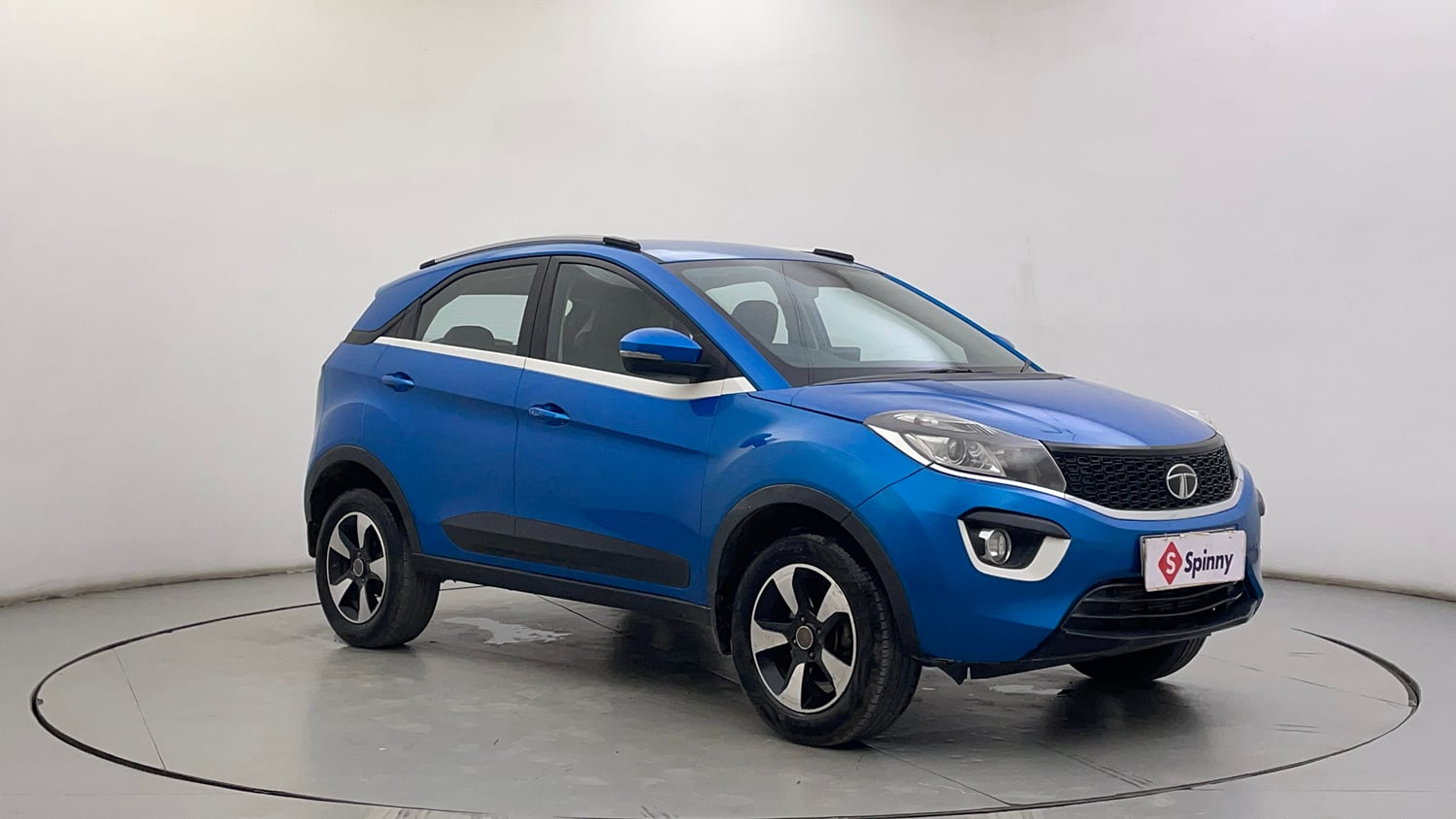 Used 2017 Tata Nexon XZ Plus Diesel Diesel Manual exterior RIGHT FRONT CORNER VIEW