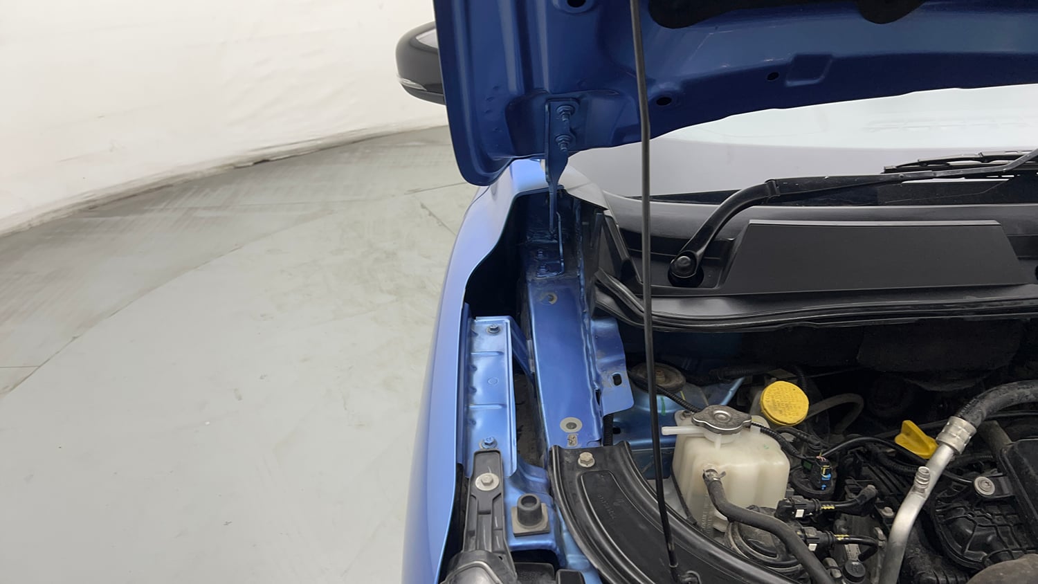 Used 2021 Renault Kiger RXT MT Petrol Manual engine ENGINE RIGHT SIDE HINGE & APRON VIEW