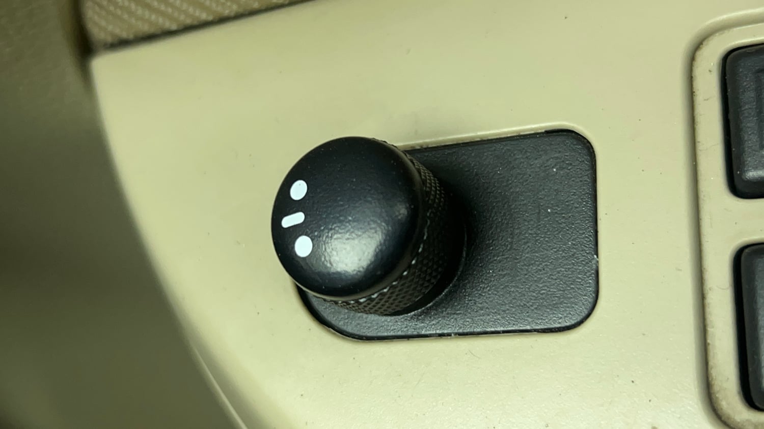 Used 2015 Maruti Suzuki Ertiga Vxi Petrol Manual top_features Adjustable ORVM
