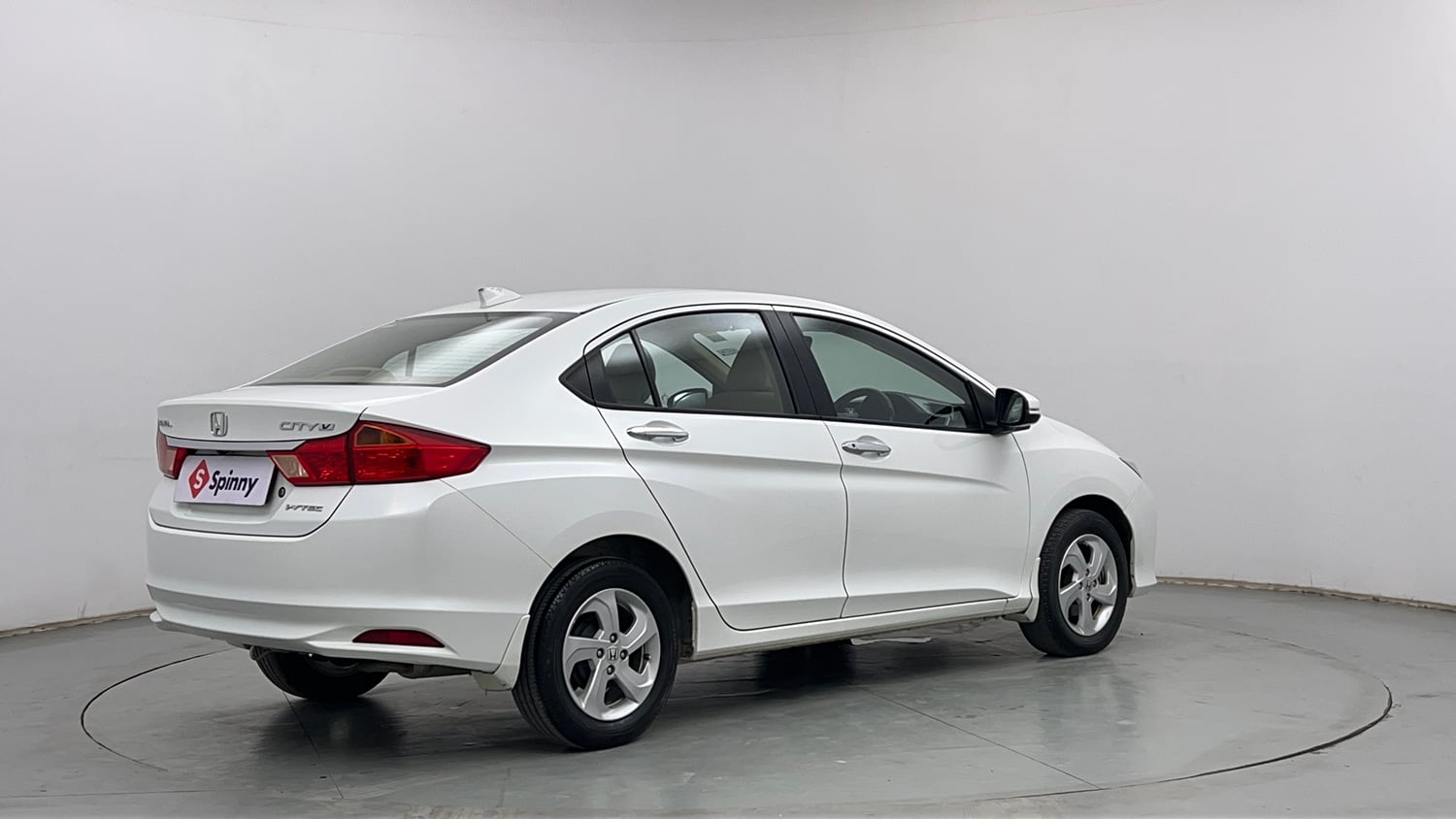 Used 2016 Honda City V Petrol Manual exterior RIGHT REAR CORNER VIEW