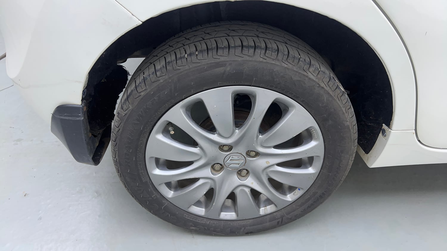 Used 2018 Maruti Suzuki Baleno Zeta 1.2 Petrol Manual tyres RIGHT REAR TYRE RIM VIEW