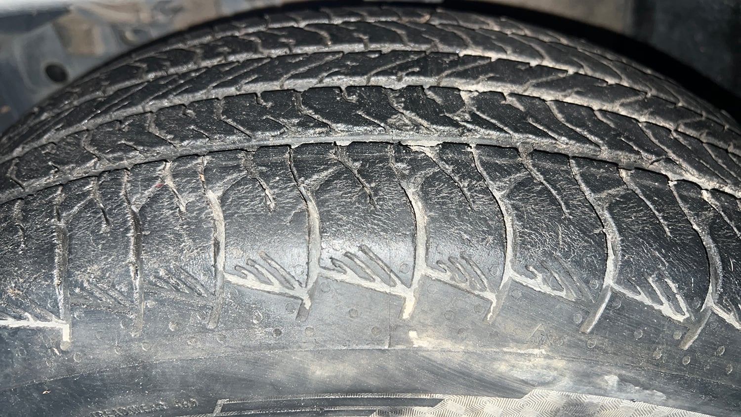 Used 2023 Maruti Suzuki Grand Vitara Zeta Smart Hybrid AT Petrol Automatic tyres LEFT FRONT TYRE TREAD VIEW