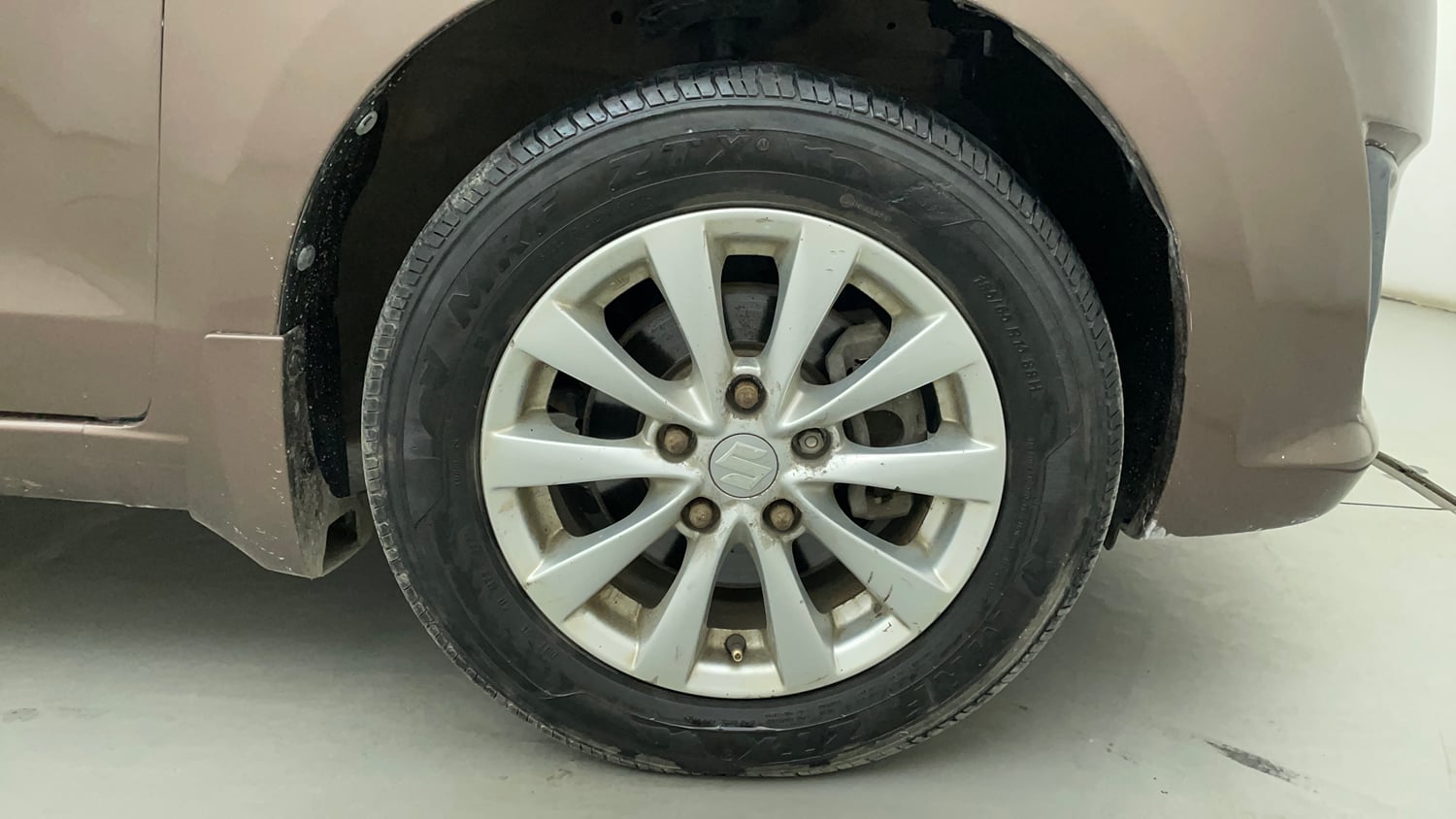 Used 2013 Maruti Suzuki Ertiga ZXi Petrol Manual tyres RIGHT FRONT TYRE RIM VIEW