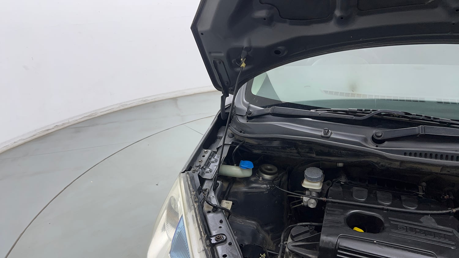 Used 2014 Maruti Suzuki Wagon R LXI Petrol Manual engine ENGINE RIGHT SIDE HINGE & APRON VIEW