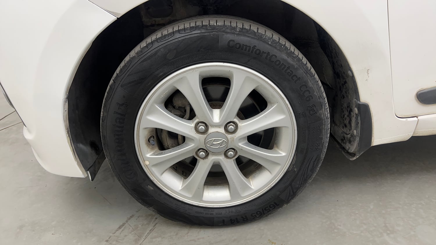 Used 2014 Hyundai Grand i10 Asta AT 1.2 Kappa VTVT Petrol Automatic tyres LEFT FRONT TYRE RIM VIEW