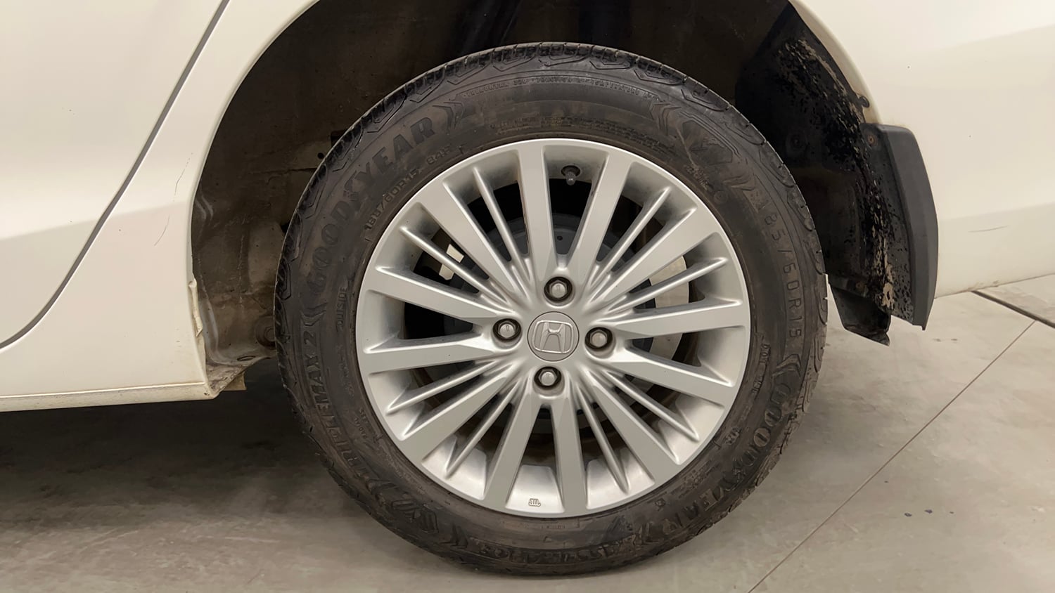 Used 2023 Honda City V CVT Petrol Petrol Automatic tyres LEFT REAR TYRE RIM VIEW