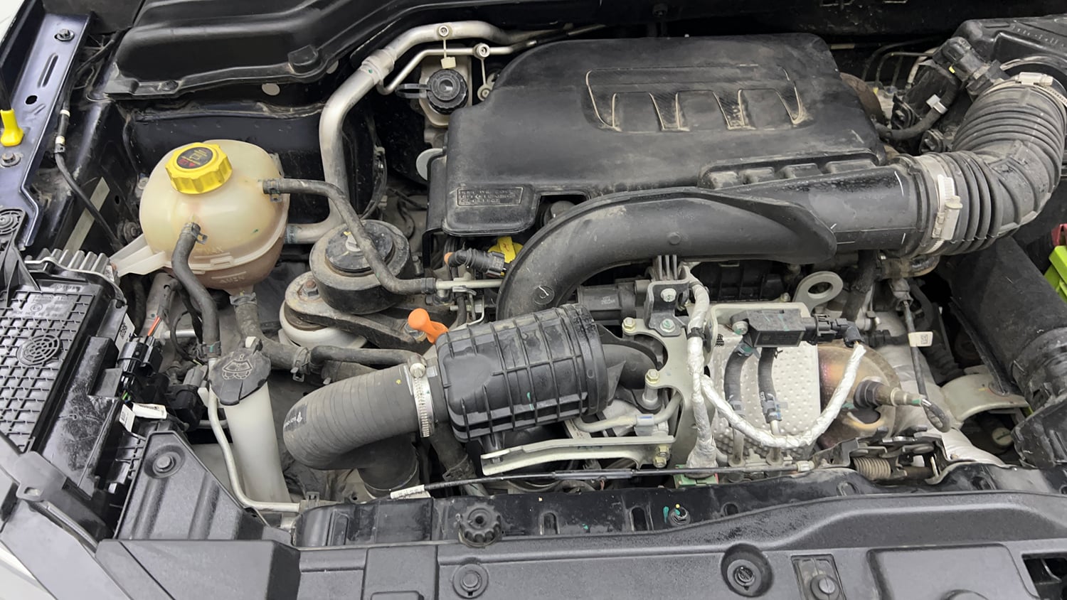 Used 2024 Mahindra XUV 3XO AX7L 1.2 Petrol AT Petrol Automatic engine ENGINE RIGHT SIDE VIEW