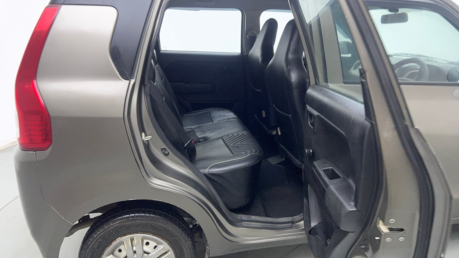 Used 2019 Maruti Suzuki Wagon R LXi (O) 1.0 CNG Cng Manual interior RIGHT SIDE REAR DOOR CABIN VIEW