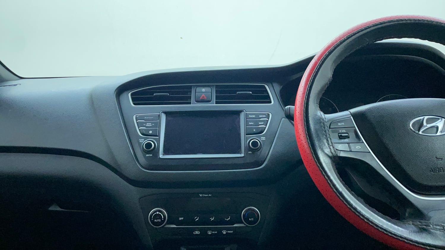 Used 2019 Hyundai Elite i20 Asta 1.2 Dual Tone Petrol Manual interior MUSIC SYSTEM & AC CONTROL VIEW