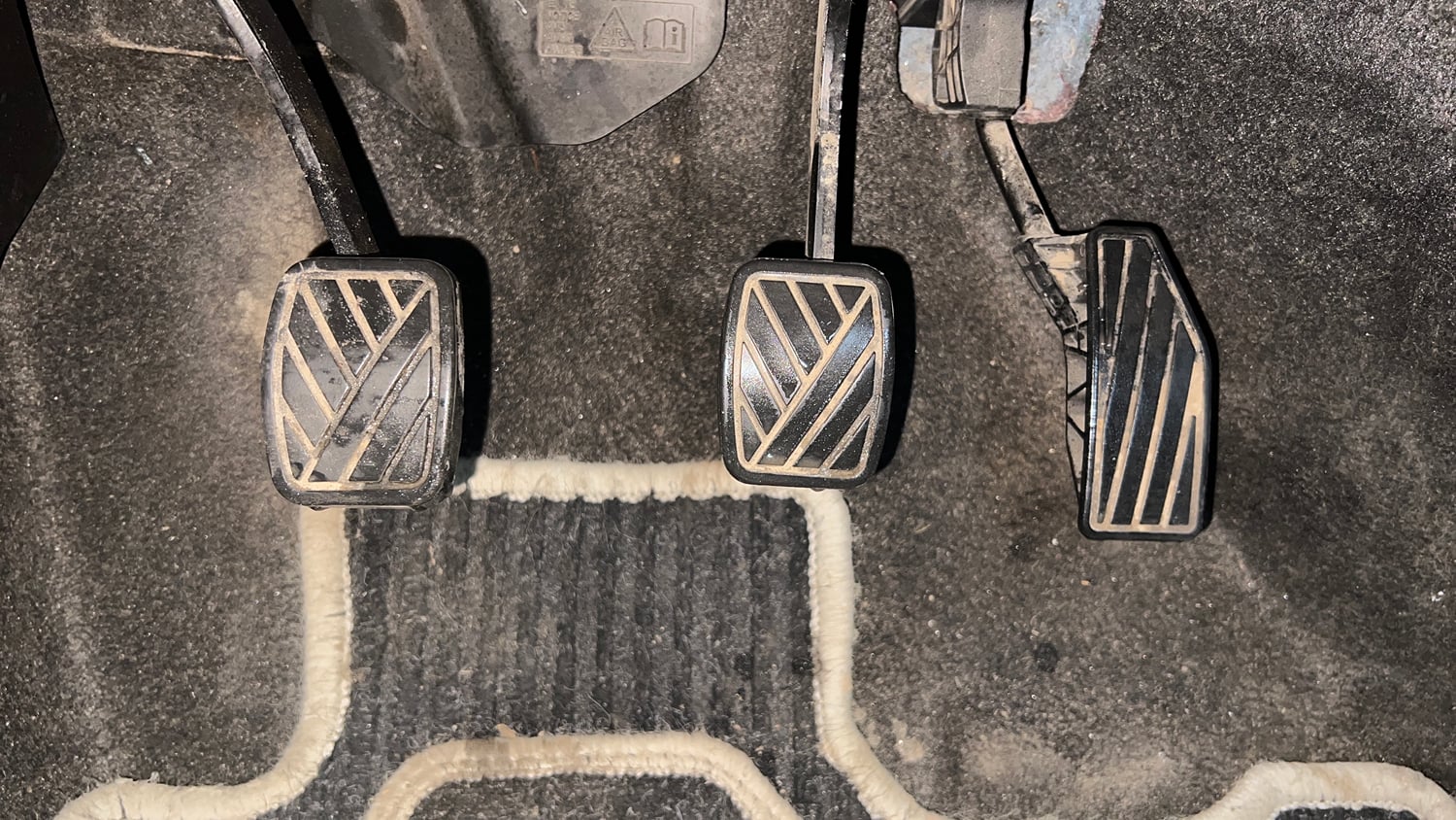 Used 2022 Maruti Suzuki Swift VXi Petrol Manual interior PEDALS VIEW