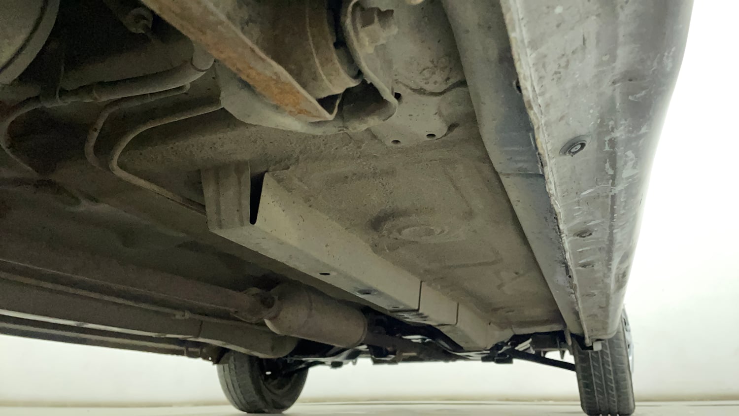 Used 2014 Maruti Suzuki Wagon R VXI Petrol Manual extra REAR RIGHT UNDERBODY VIEW