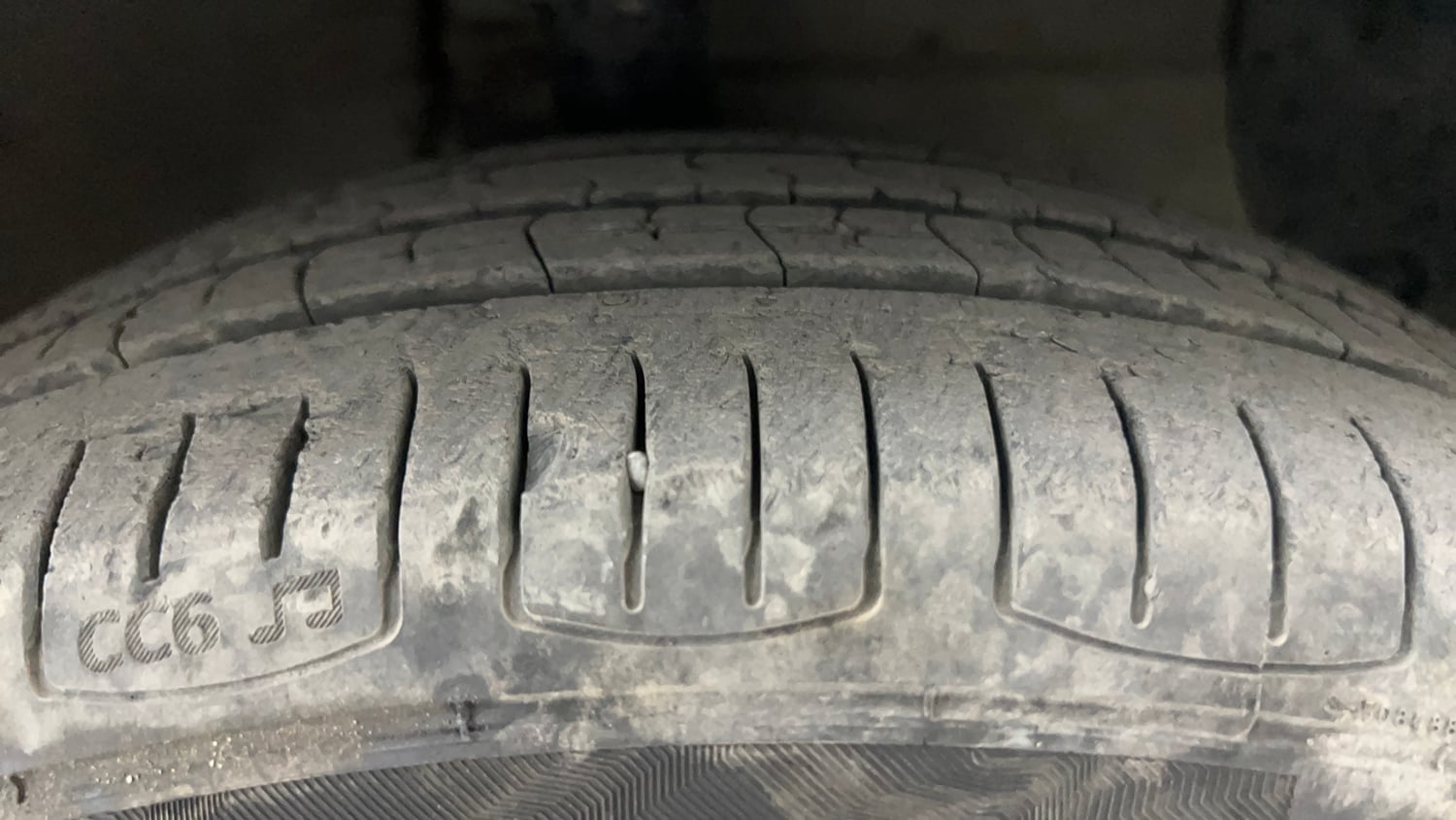 Used 2014 Hyundai Grand i10 Asta AT 1.2 Kappa VTVT Petrol Automatic tyres RIGHT FRONT TYRE TREAD VIEW
