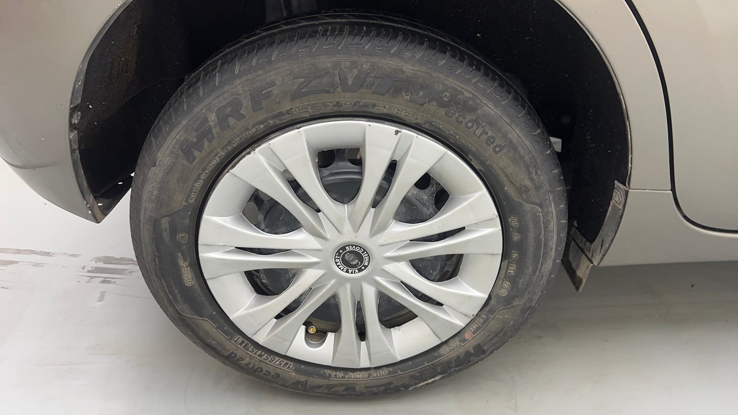 Used 2019 Maruti Suzuki Baleno Delta Petrol Manual tyres RIGHT REAR TYRE RIM VIEW