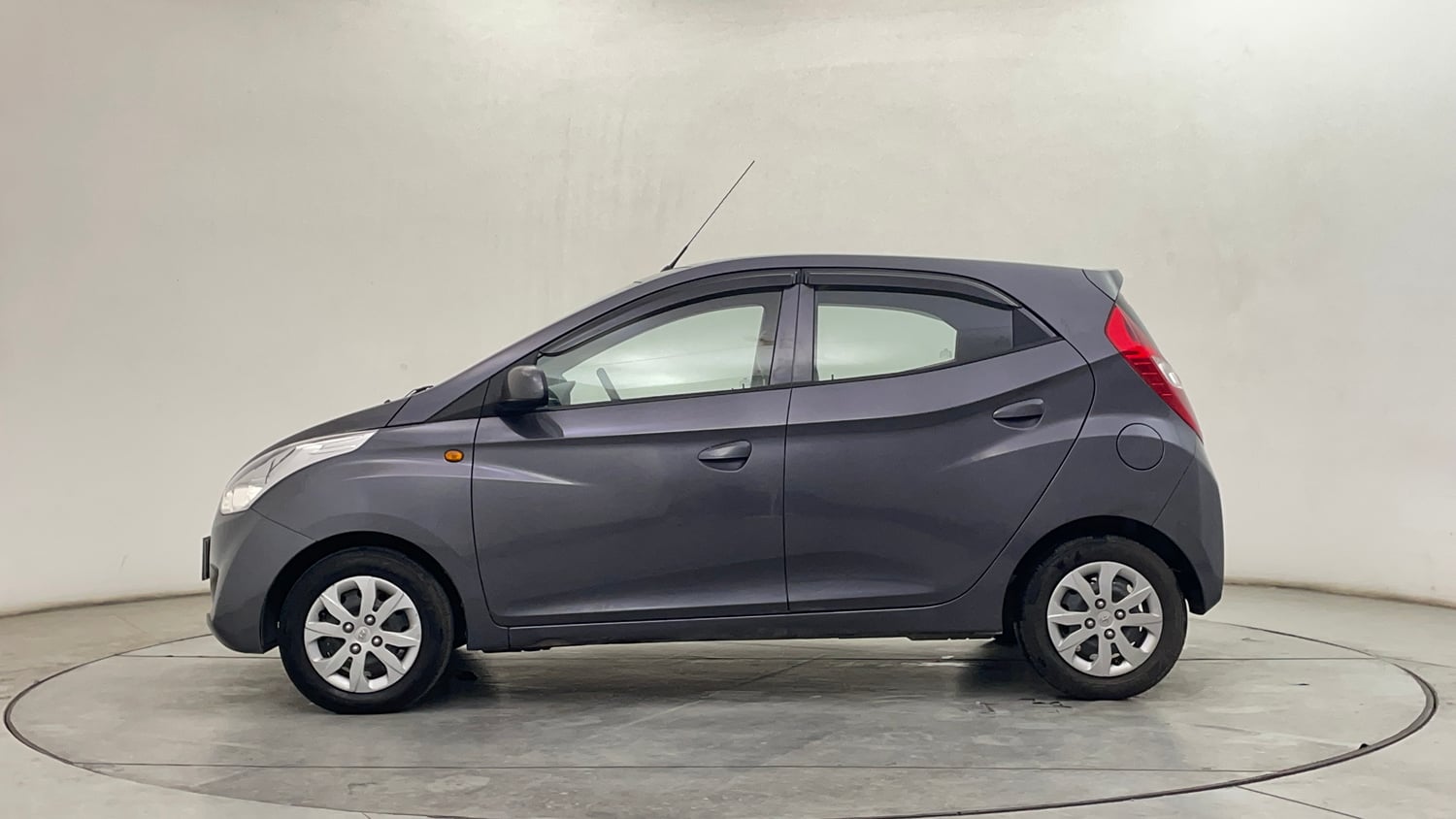 Used 2018 Hyundai Eon Sportz Petrol Manual exterior LEFT SIDE VIEW