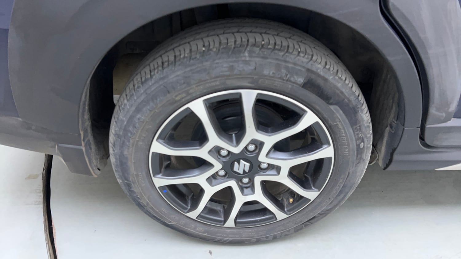 Used 2023 Maruti Suzuki XL6 Alpha AT Petrol Petrol Automatic tyres RIGHT REAR TYRE RIM VIEW