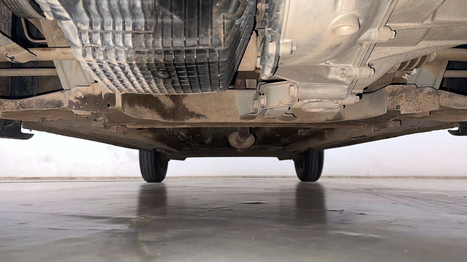 Used 2022 Renault Kwid CLIMBER 1.0 AMT (O) Petrol Automatic extra FRONT LEFT UNDERBODY VIEW