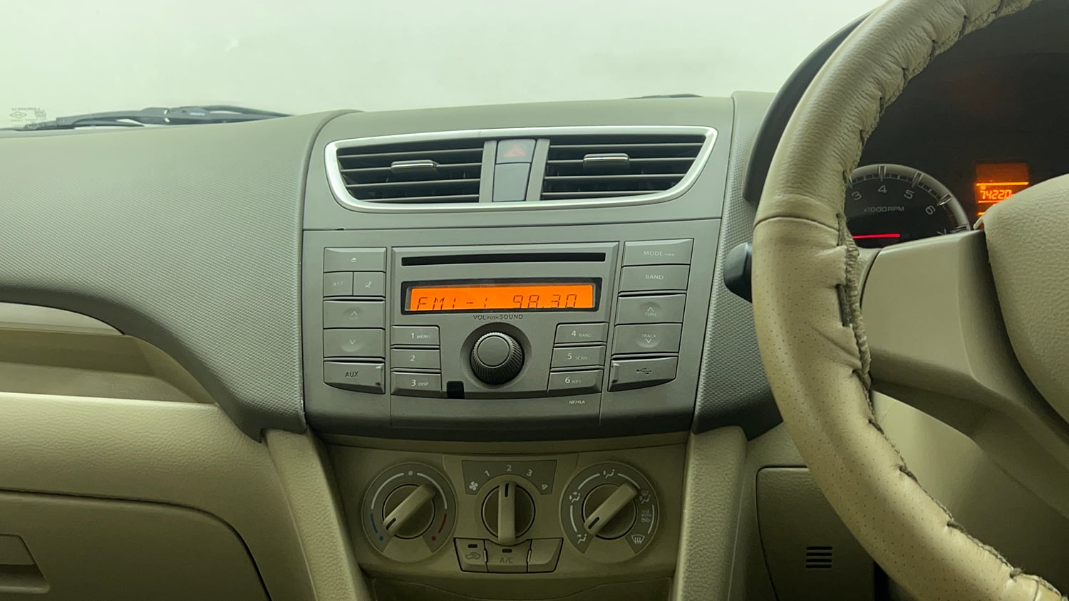 Used 2015 Maruti Suzuki Ertiga Vxi Petrol Manual top_features Integrated (in-dash) music system