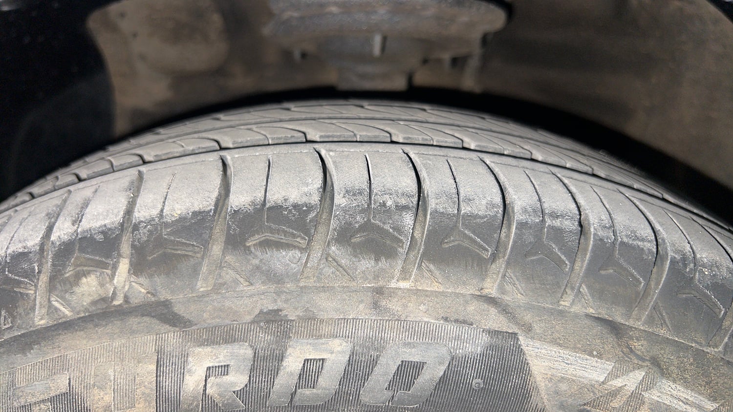 Used 2014 Hyundai Grand i10 Asta 1.2 Kappa VTVT (O) Petrol Manual tyres LEFT FRONT TYRE TREAD VIEW