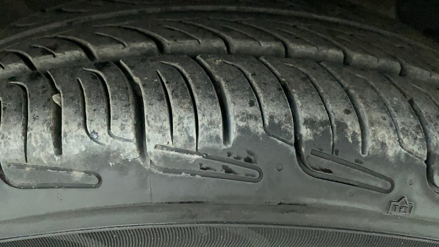 Used 2018 Hyundai Grand i10 Sportz AT 1.2 Kappa VTVT Petrol Automatic tyres RIGHT FRONT TYRE TREAD VIEW