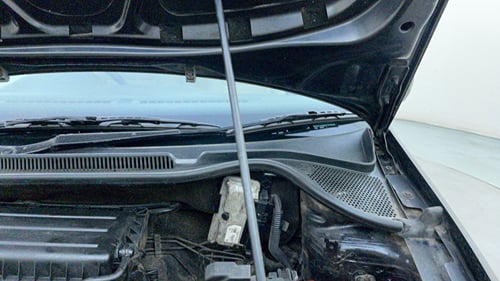 Used 2015 Volkswagen Vento Highline Petrol Petrol Manual engine ENGINE LEFT SIDE HINGE & APRON VIEW