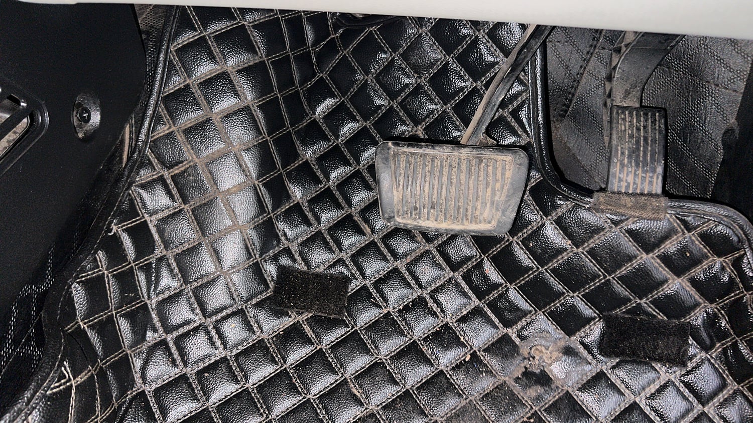 Used 2022 Kia Sonet HTX 1.5 AT Diesel Automatic interior PEDALS VIEW