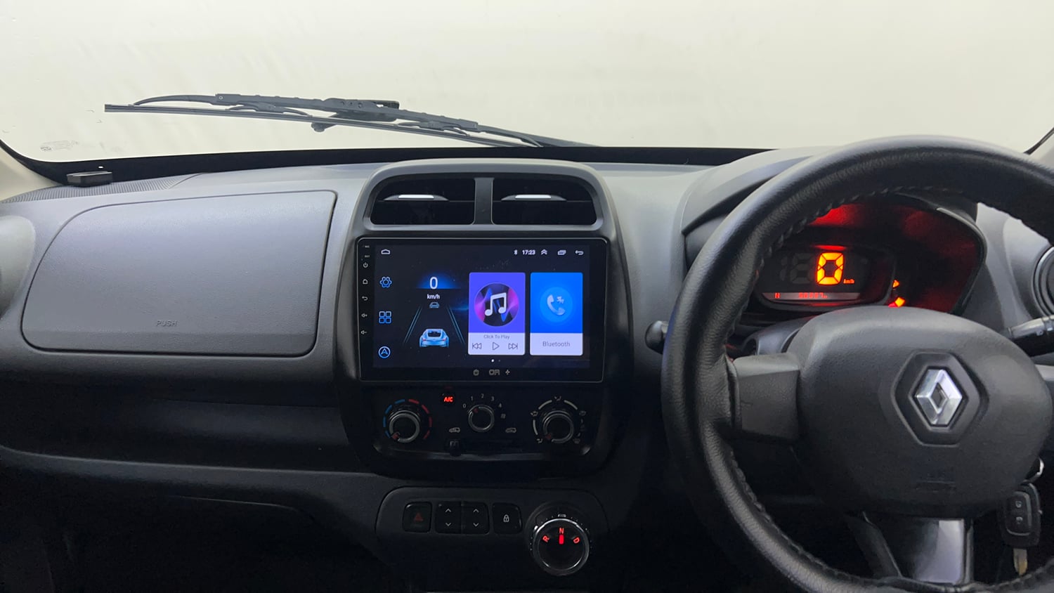 Used 2017 Renault Kwid 1.0 RXT AMT Petrol Automatic interior MUSIC SYSTEM & AC CONTROL VIEW