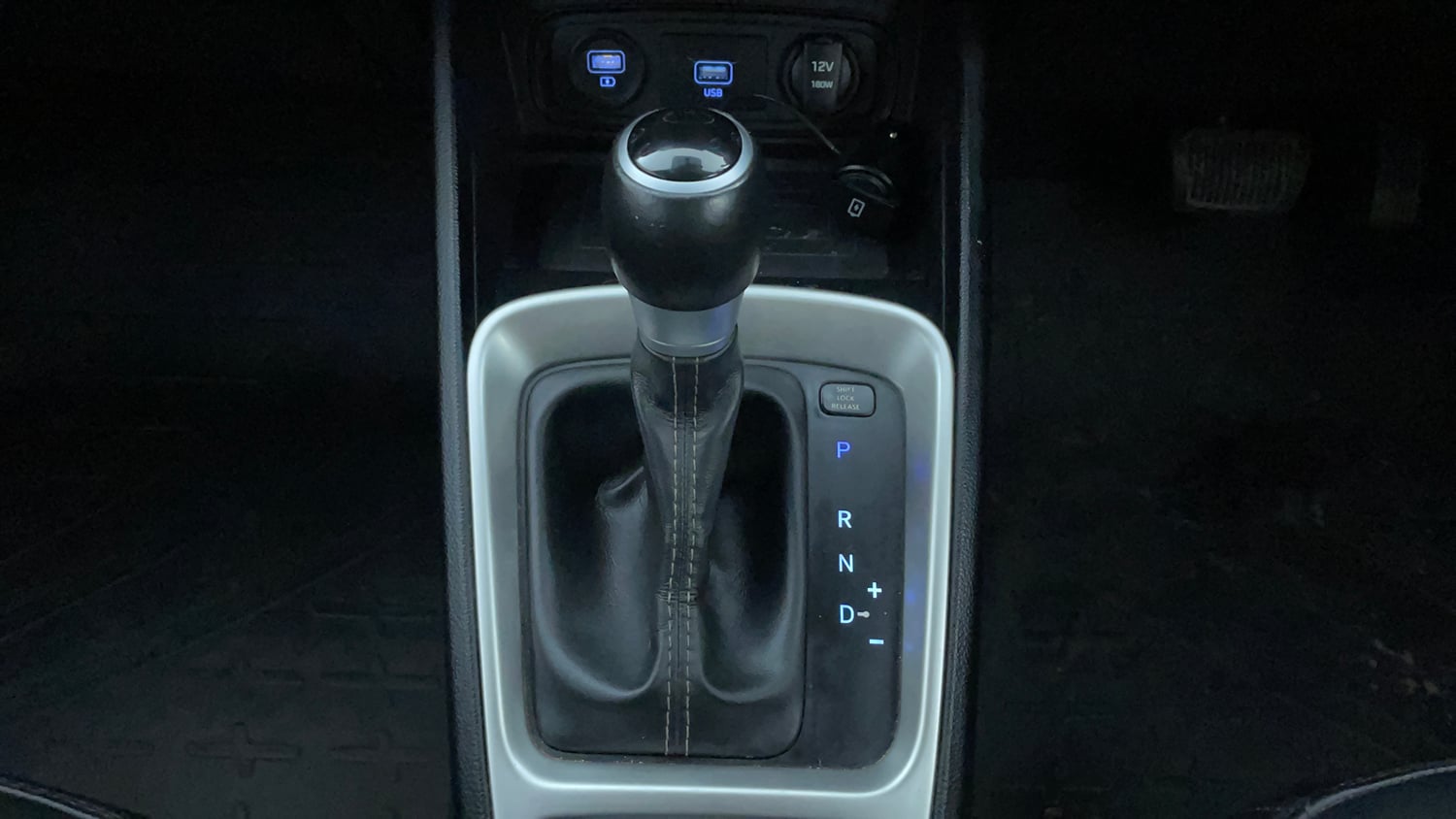 Used 2019 Hyundai Venue SX Plus 1.0 Turbo DCT Petrol Automatic interior GEAR  KNOB VIEW