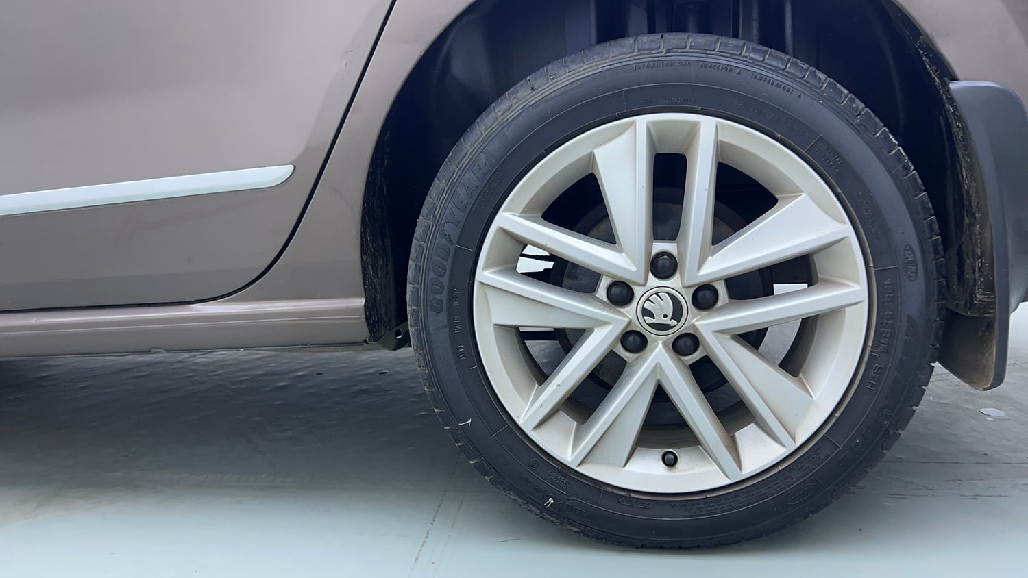 Used 2021 Skoda Rapid Style AT Petrol Automatic tyres LEFT REAR TYRE RIM VIEW