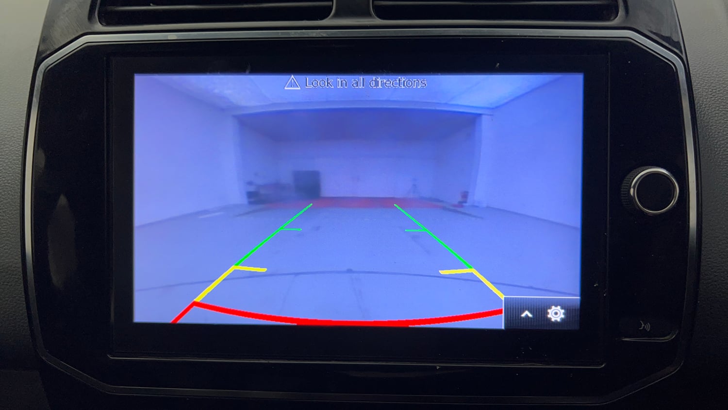Used 2020 Renault Kwid RXT 1.0 Opt Petrol Manual top_features Rear camera
