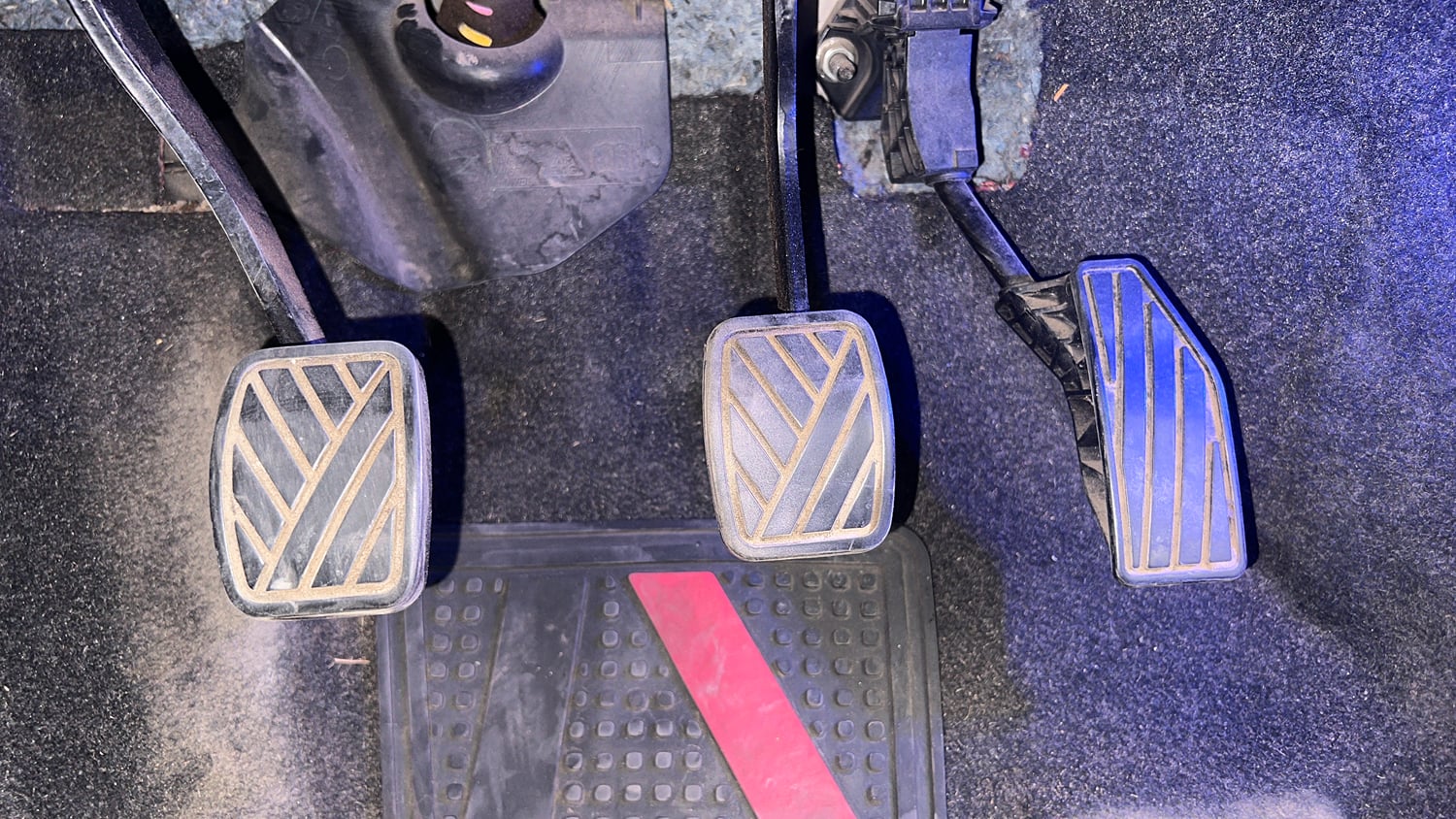 Used 2021 Maruti Suzuki Swift VXi Petrol Manual interior PEDALS VIEW