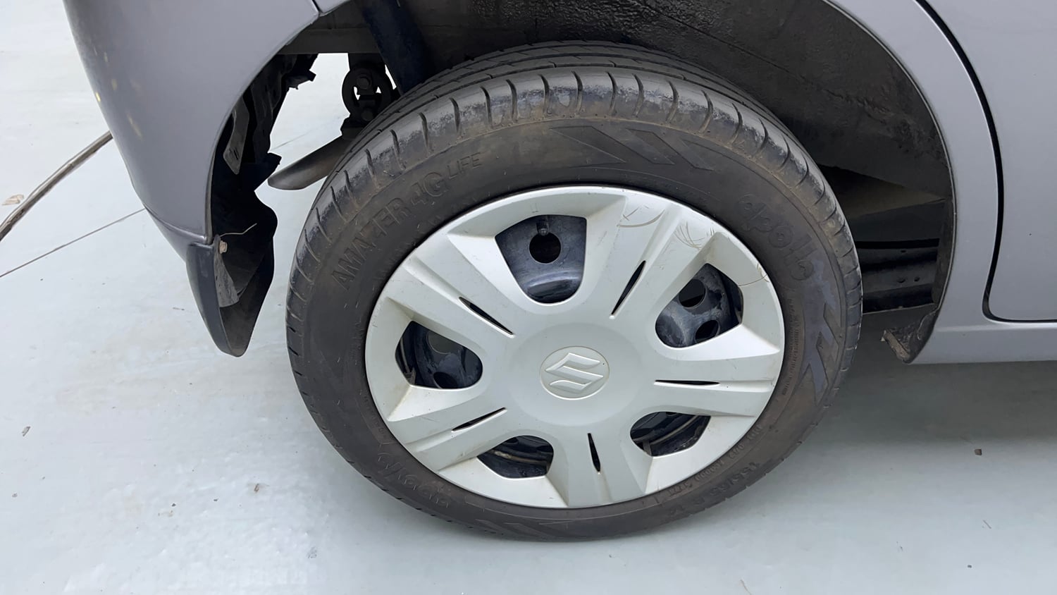 Used 2018 Maruti Suzuki Wagon R 1.0 VXI AMT Petrol Automatic tyres RIGHT REAR TYRE RIM VIEW