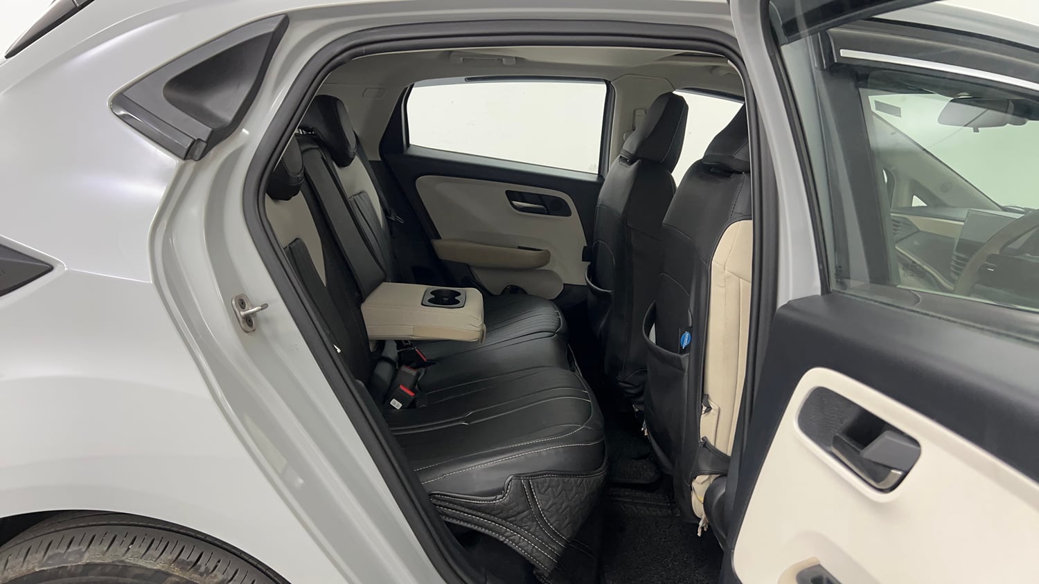 Used 2025 Tata Altroz Accomplished S CNG 5MT Cng Manual interior RIGHT SIDE REAR DOOR CABIN VIEW