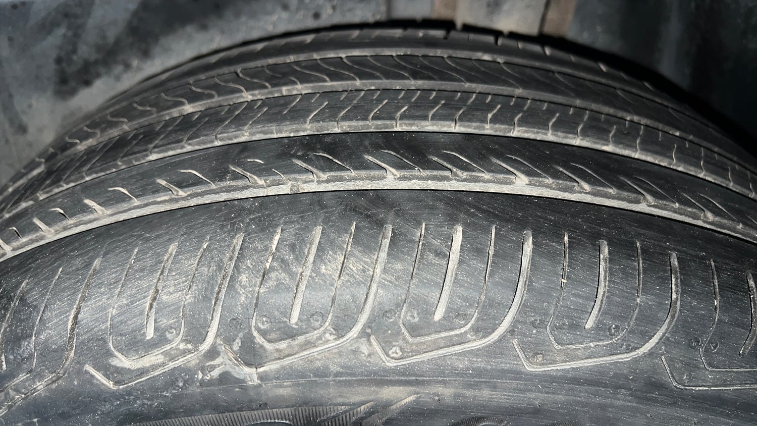 Used 2023 Volkswagen Taigun GT 1.5 TSI MT Petrol Manual tyres LEFT REAR TYRE TREAD VIEW
