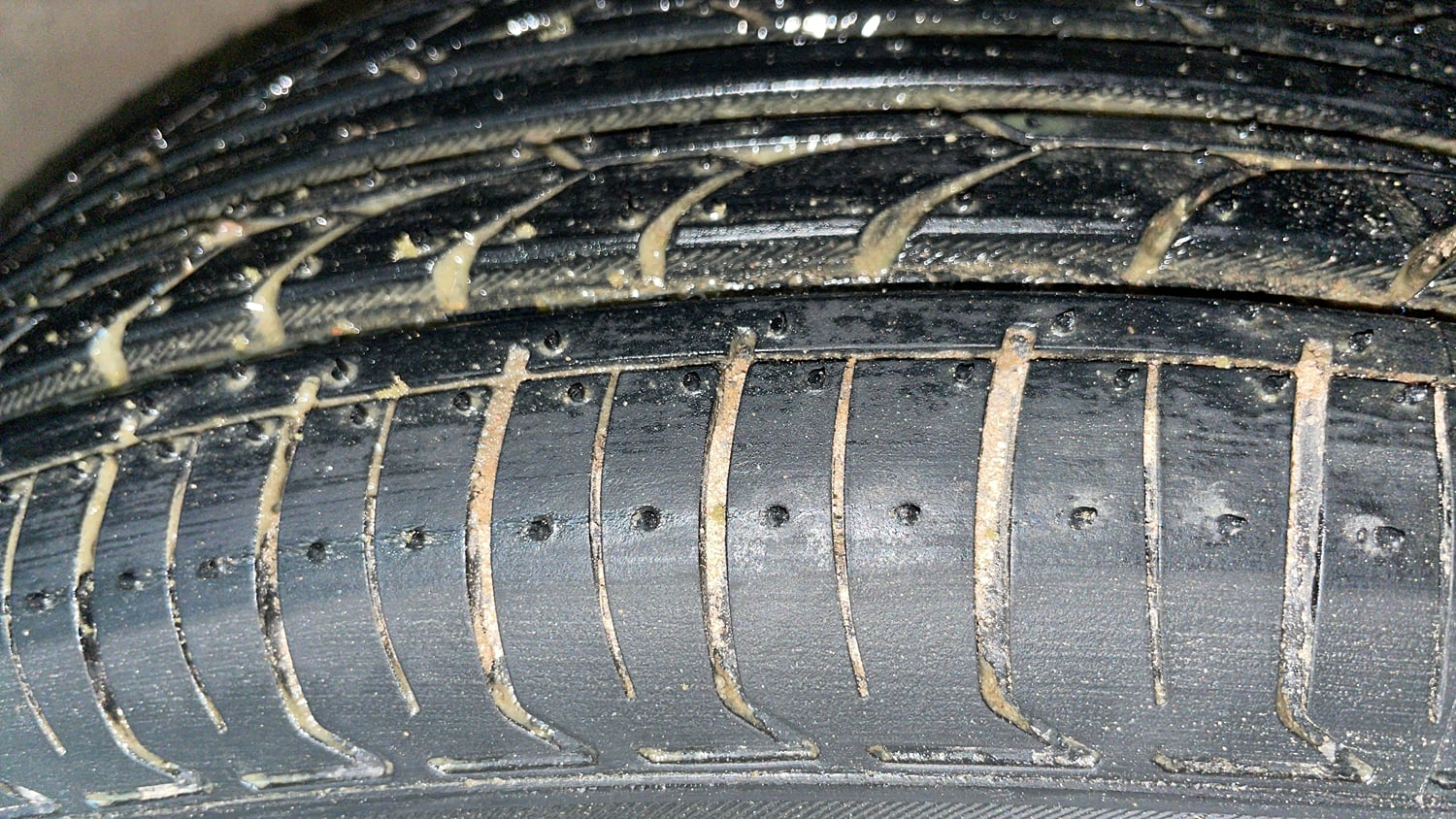 Used 2022 Renault Kwid RXT 1.0 AMT (O) Petrol Automatic tyres RIGHT FRONT TYRE TREAD VIEW