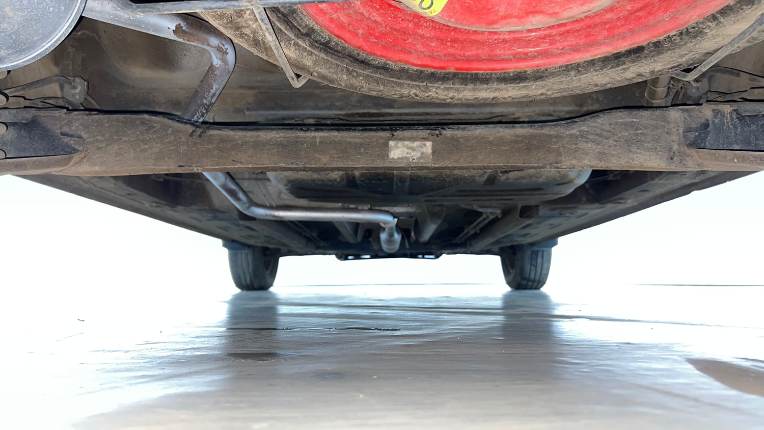Used 2023 Renault Triber RXZ EASY-R AMT Petrol Automatic extra REAR UNDERBODY VIEW (TAKEN FROM REAR)