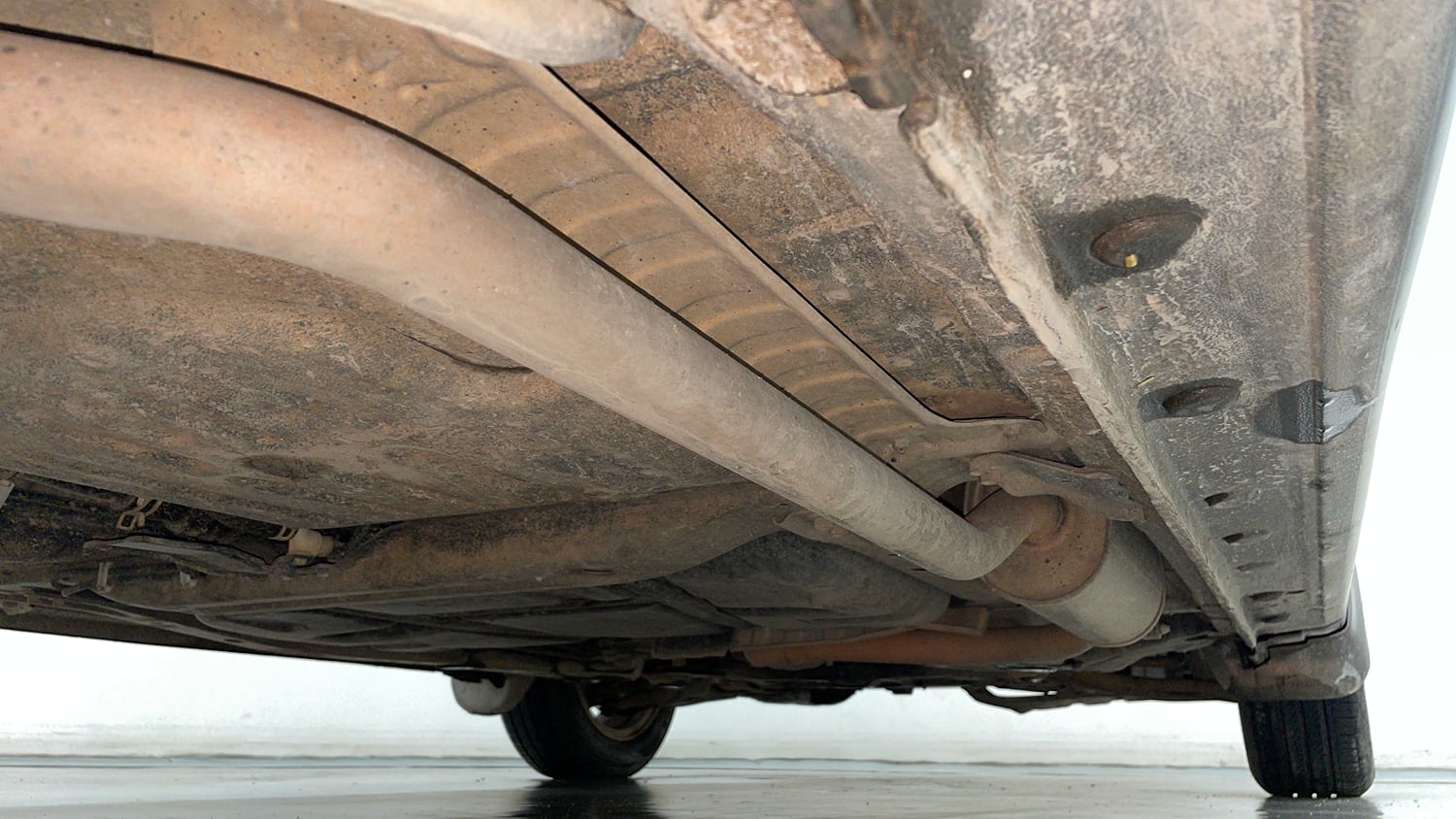 Used 2013 Honda City 1.5 V MT Petrol Manual extra REAR RIGHT UNDERBODY VIEW