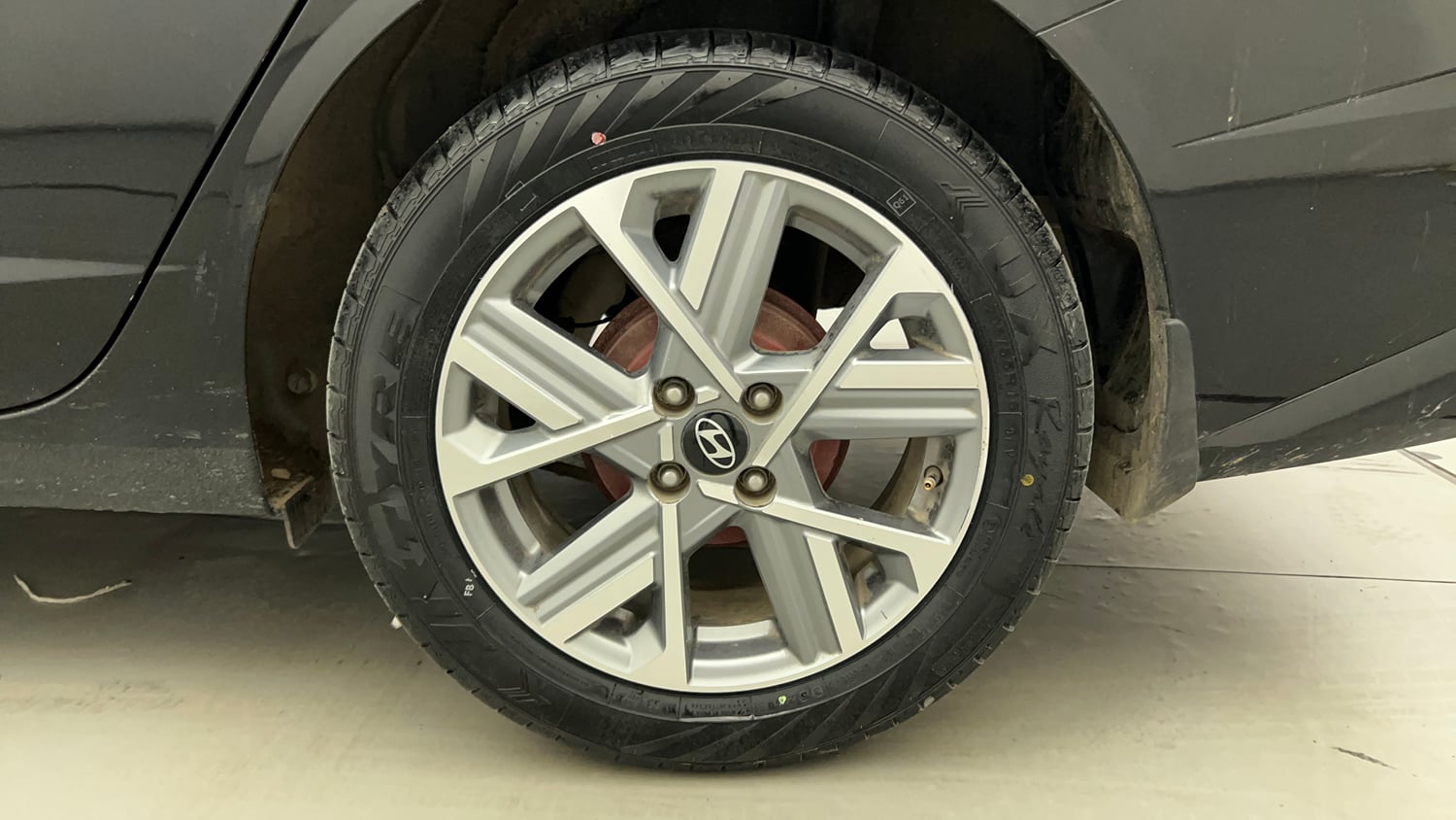 Used 2024 Hyundai Verna SX 1.5 Petrol MT Petrol Manual tyres LEFT REAR TYRE RIM VIEW