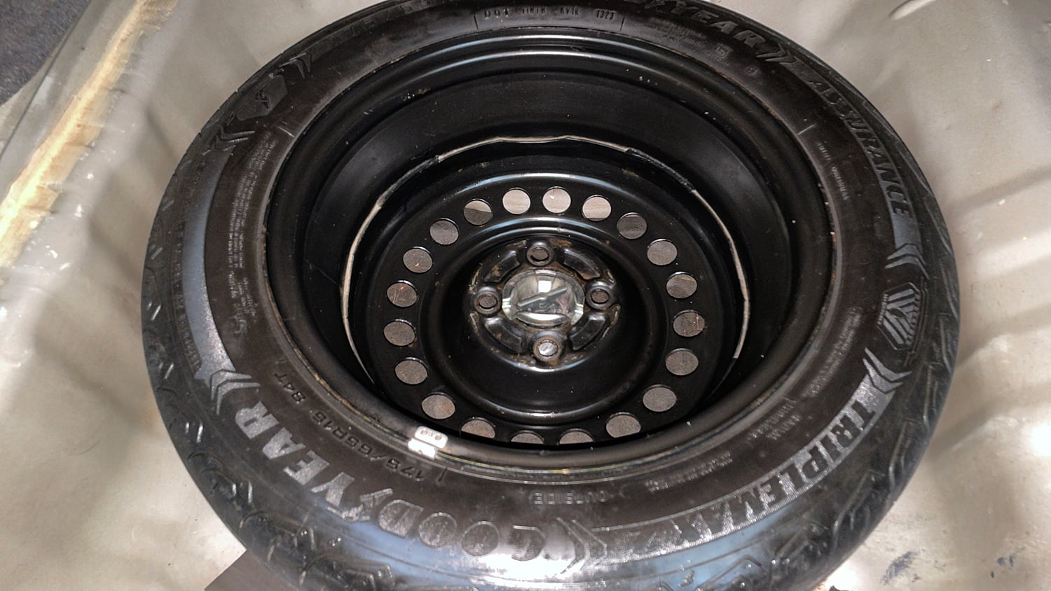 Used 2013 Honda City 1.5 V MT Petrol Manual tyres SPARE TYRE VIEW