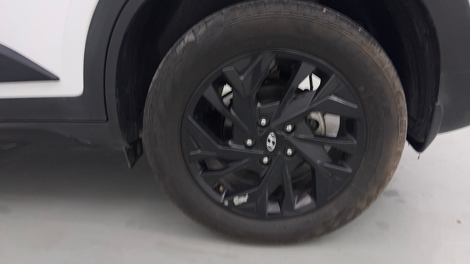 Used 2024 Hyundai Creta SX 1.5 Petrol Adventure Edition Petrol Manual tyres LEFT REAR TYRE RIM VIEW