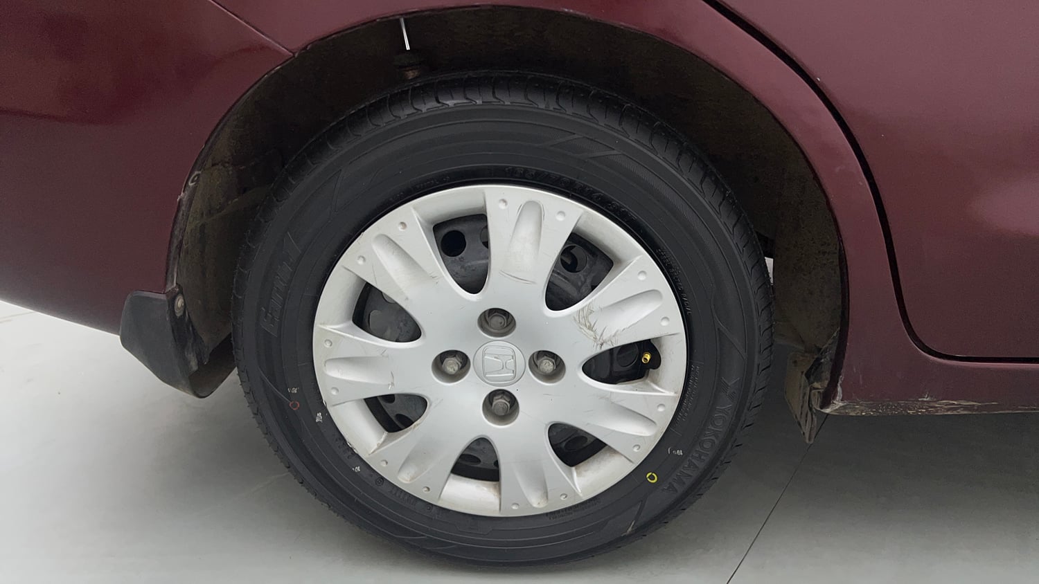 Used 2014 Honda Amaze 1.2 S i-VTEC Petrol Manual tyres RIGHT REAR TYRE RIM VIEW