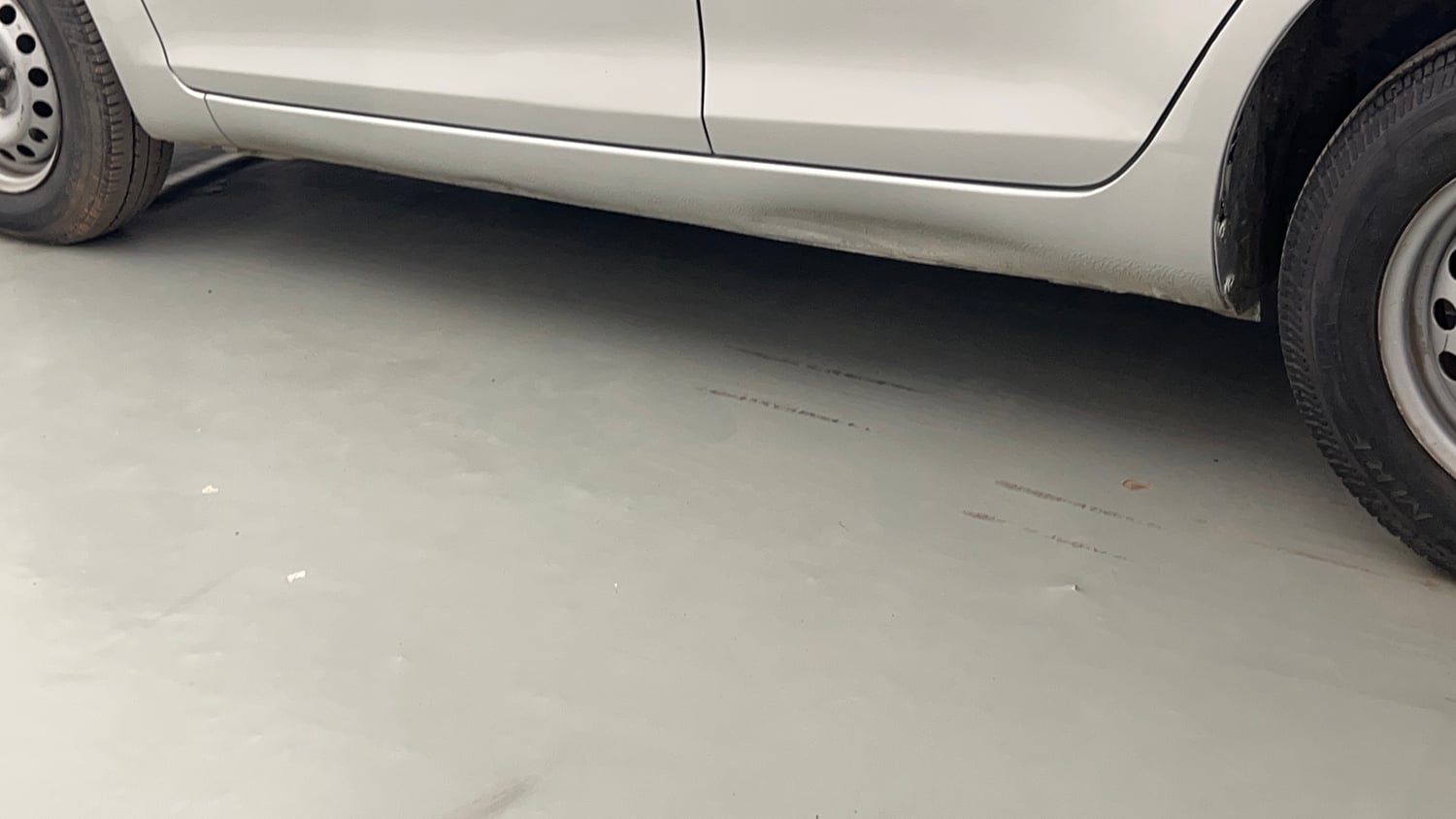 Used 2017 Maruti Suzuki Swift Lxi (O) Petrol Manual dents MINOR SCRATCH