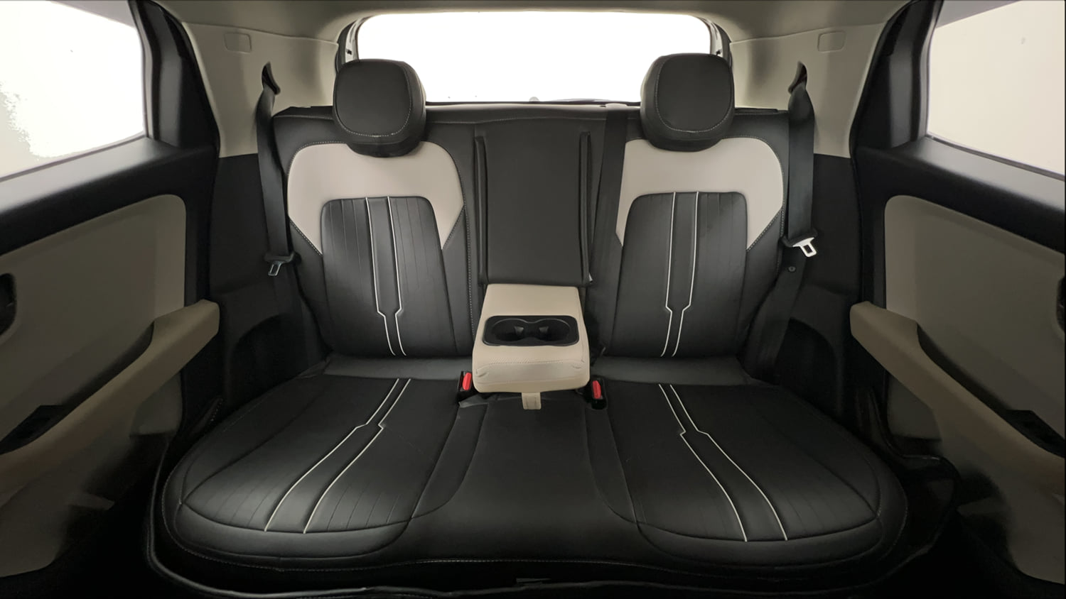 Used 2025 Tata Altroz Accomplished S CNG 5MT Cng Manual interior REAR SEAT CONDITION VIEW