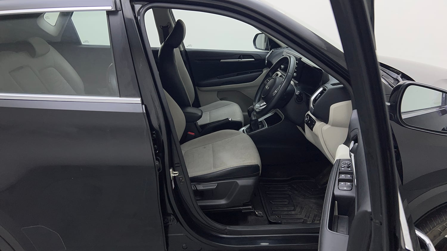 Used 2021 Kia Sonet HTX 1.0 iMT Petrol Manual interior RIGHT SIDE FRONT DOOR CABIN VIEW